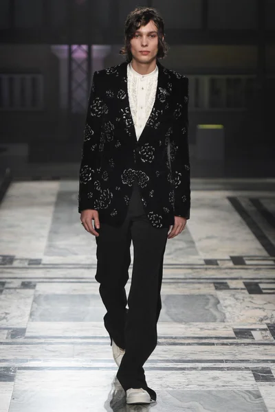 Look 29